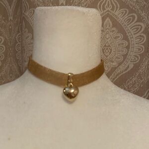 NWOT Gold Heart Pendant Choker Mesh Necklace